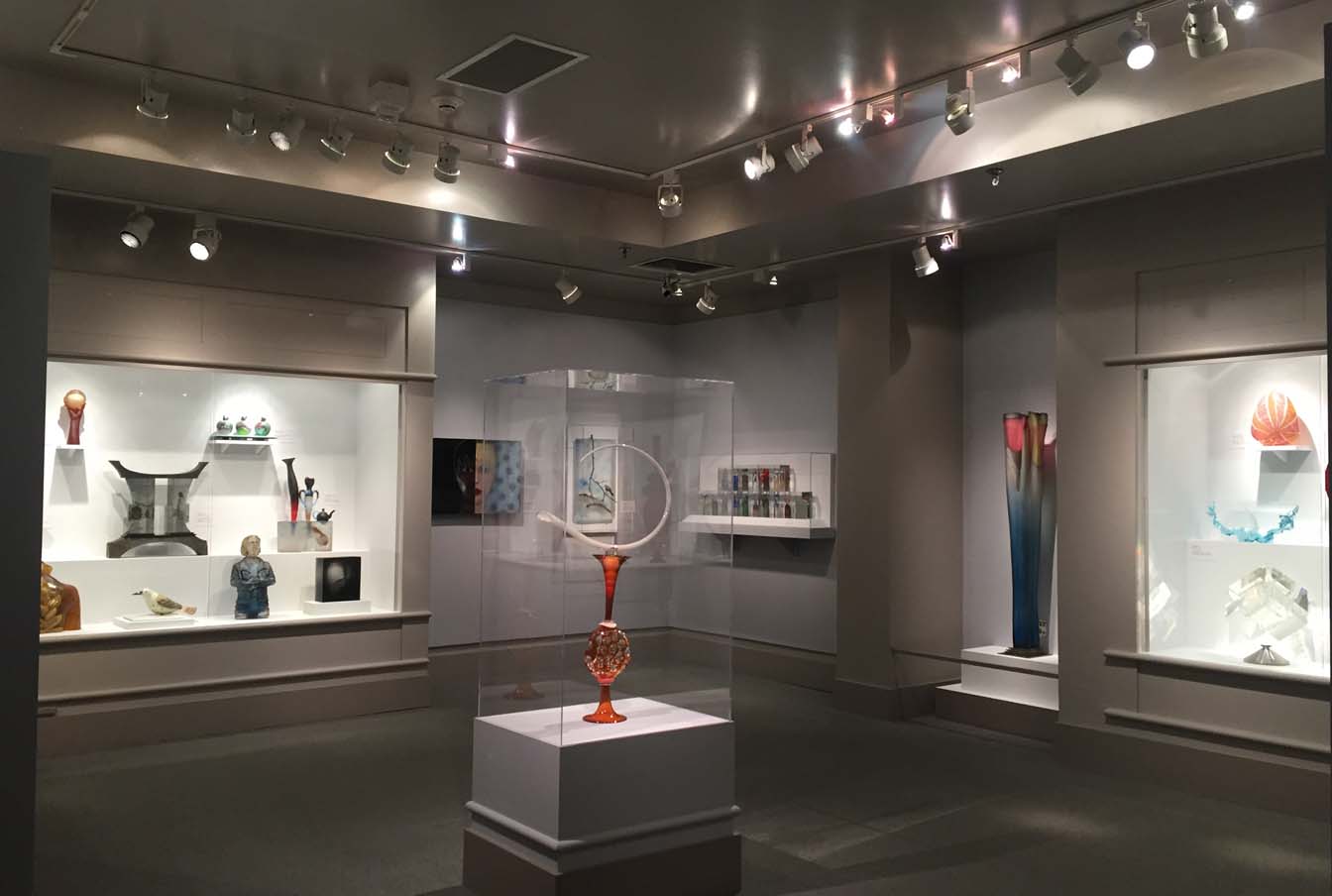 Tonkin Gallery of Studio Glass and Ceramics